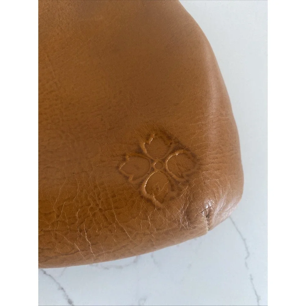 PATRICIA NASH‎ Savena Burnished Tooled Gold Kiss Lock Wristlet